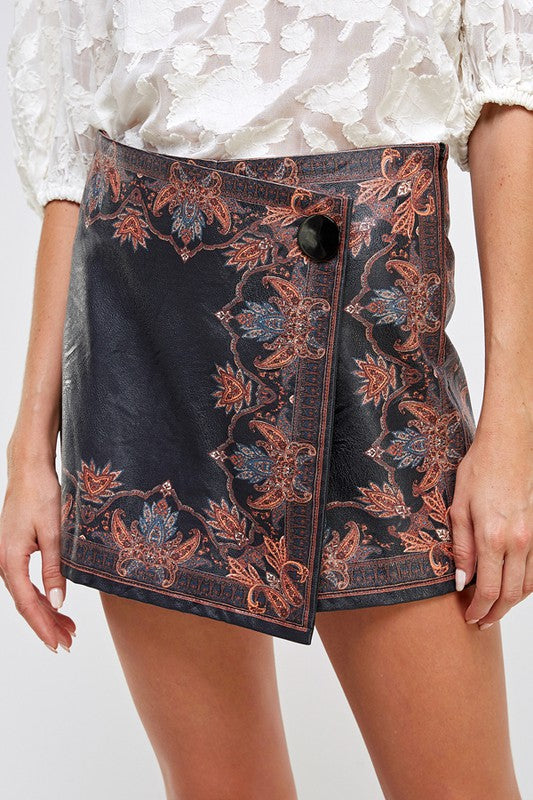 FAUX LEATHER SCARF PRINT SHORT-BP2173-1